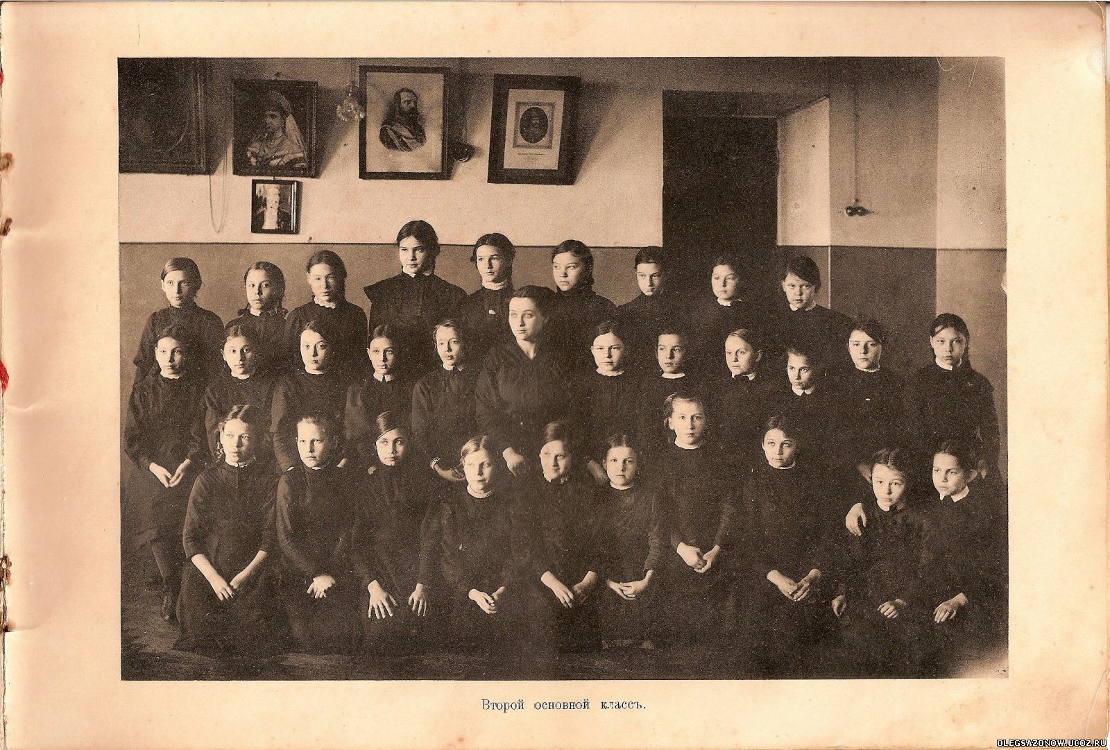 Сайт женской гимназии. Киевская женская гимназия 1913 г. Стоюнина частная женская гимназия. Дмитриевская женская гимназия. Частная женская гимназия Курск.